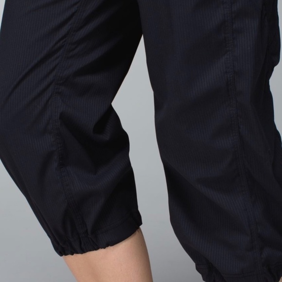 Lululemon Studio Crop Black Size 4 (approx) - Picture 9 of 14